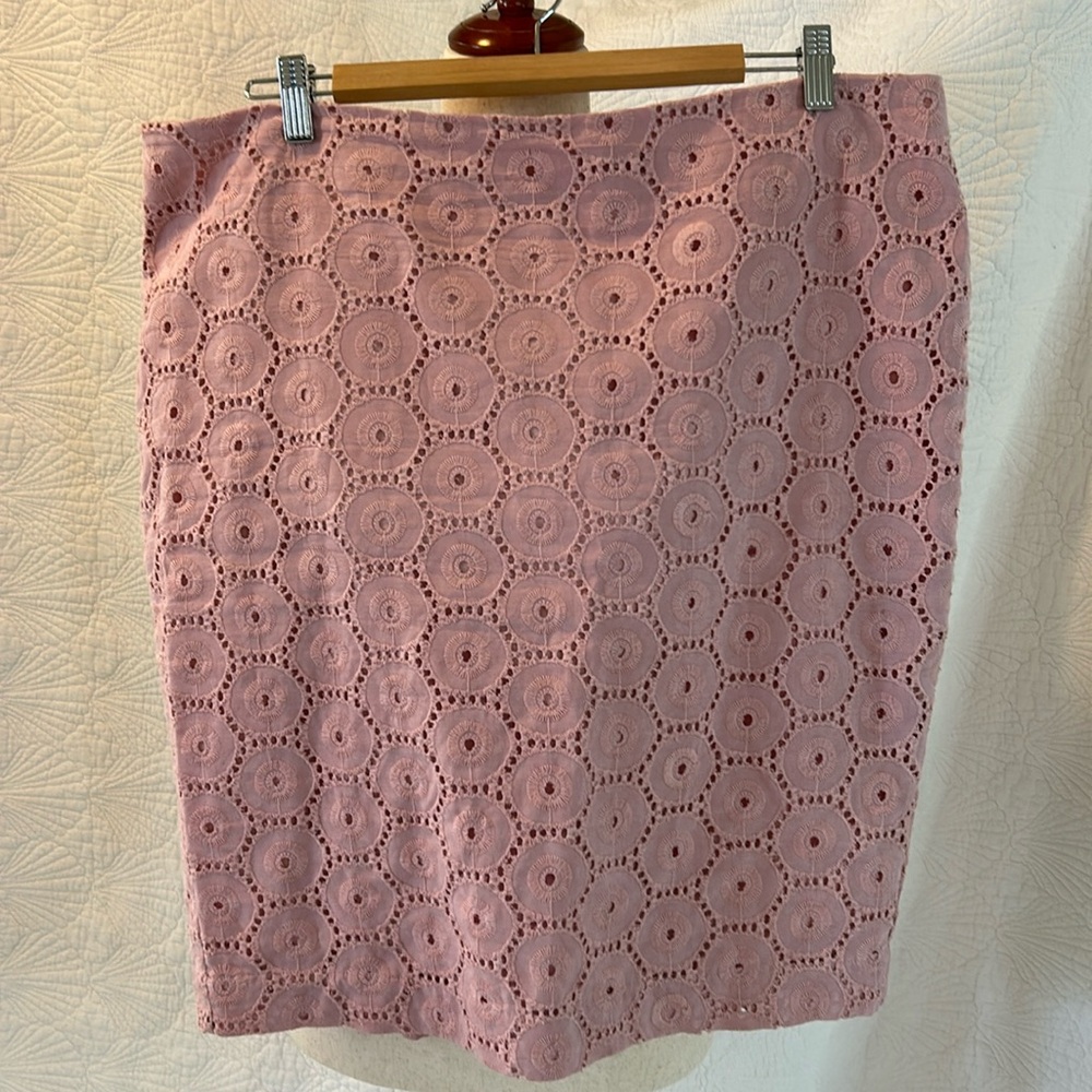 MB Design brand XL eyelet pink pencil knee length skirt